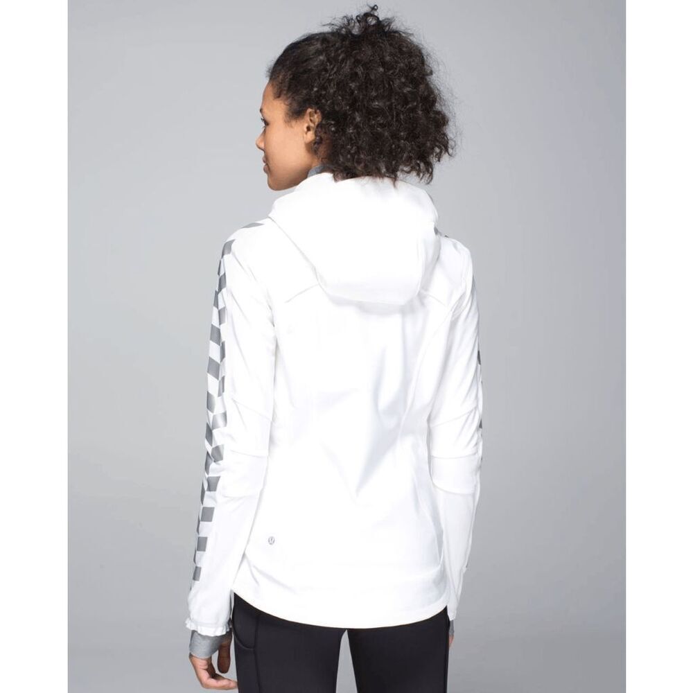 222-EUC Size 6 Lululemon Feelin' Frosty Softshell